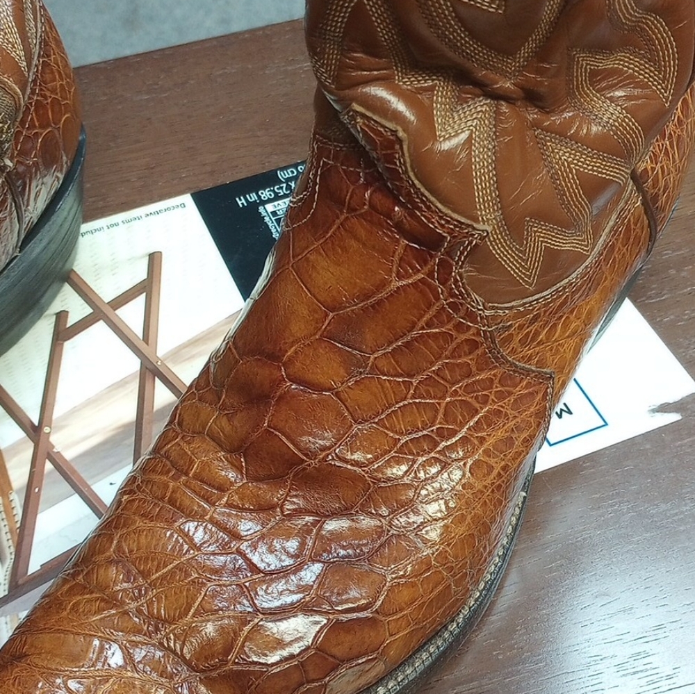 Justin pre ban Sea Turtle boots 11 D with zipper on the side In a a honey color